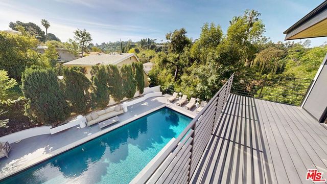 11428 Dona Lola Drive, Studio City, CA 91604