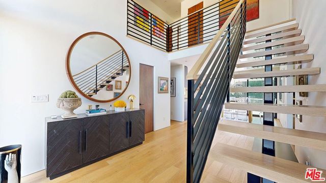 11428 Dona Lola Drive, Studio City, CA 91604