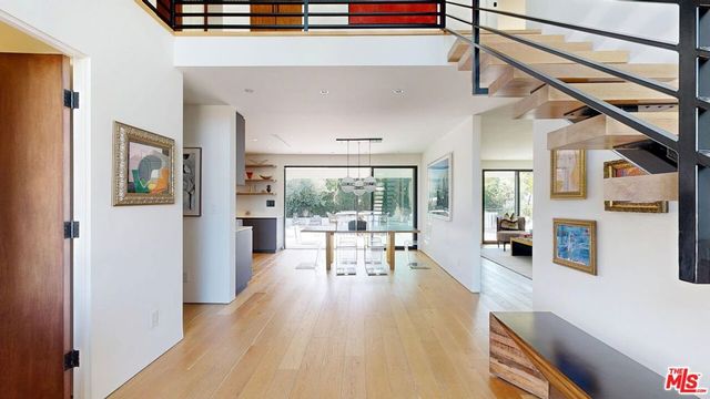 11428 Dona Lola Drive, Studio City, CA 91604