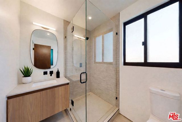 11428 Dona Lola Drive, Studio City, CA 91604