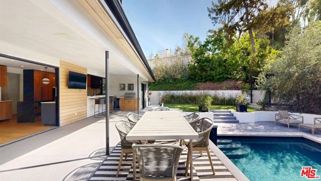 11428 Dona Lola Drive, Studio City, CA 91604