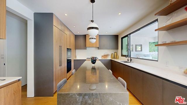 11428 Dona Lola Drive, Studio City, CA 91604