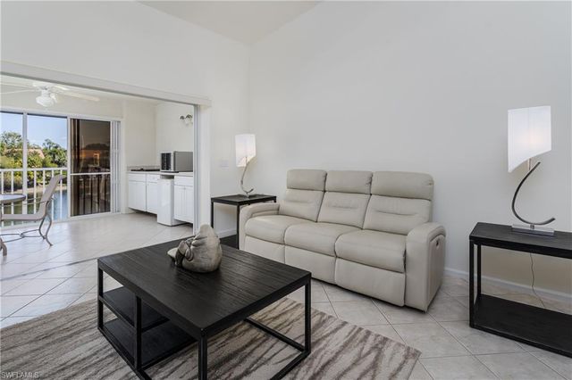 6830 Beach Resort DR 2602, Naples, FL 34114