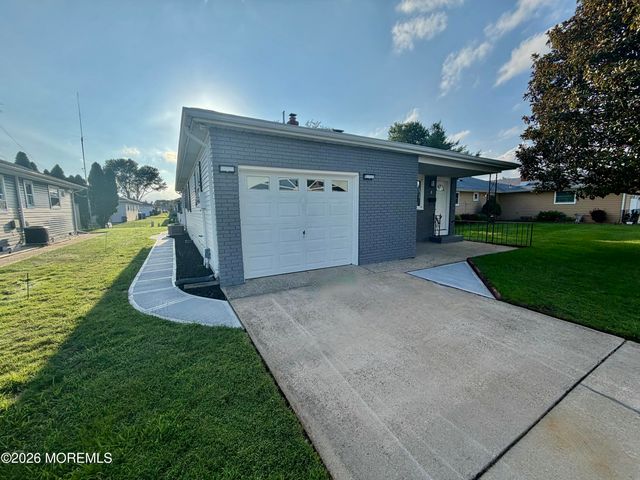 3 Montego Street, Toms River, NJ 08757