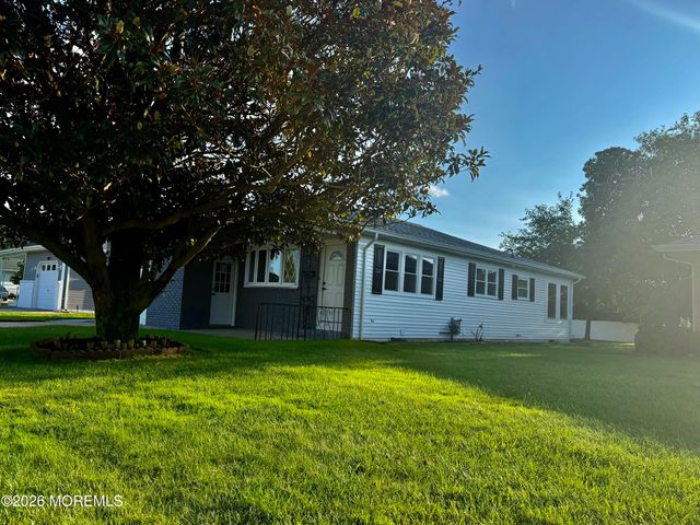 3 Montego Street, Toms River, NJ 08757