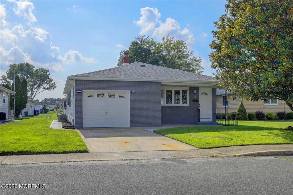 3 Montego Street, Toms River, NJ 08757