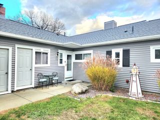 71 Greenwood Ter 71, Chicopee, MA 01022