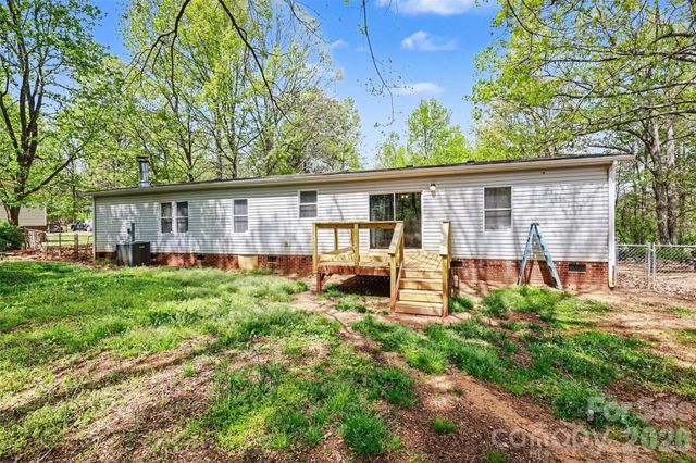 5139 Pine Springs Drive, Bessemer City, NC 28016