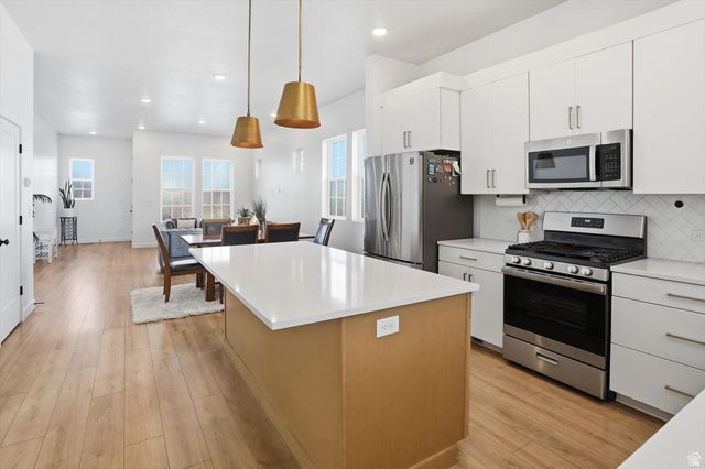 6149 W MOON VALLEY DR, South Jordan, UT 84009