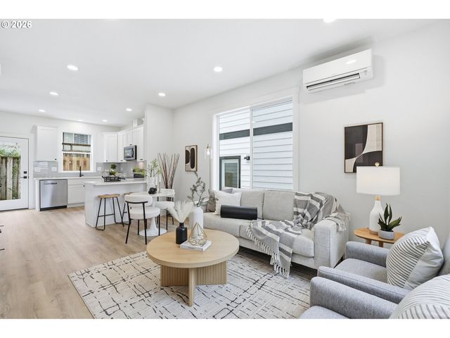 532 S TEXAS St, Portland, OR 97219