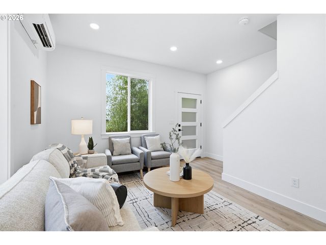 532 S TEXAS St, Portland, OR 97219