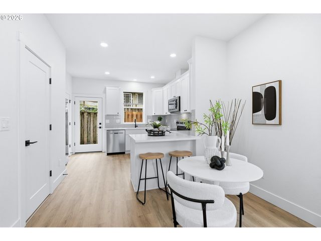 532 S TEXAS St, Portland, OR 97219