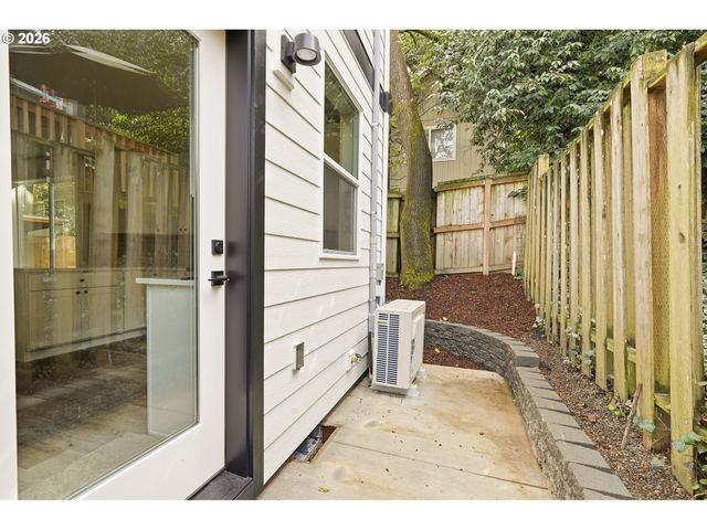 532 S TEXAS St, Portland, OR 97219