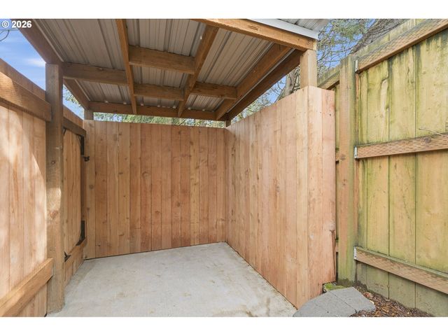 532 S TEXAS St, Portland, OR 97219