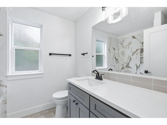 532 S TEXAS St, Portland, OR 97219