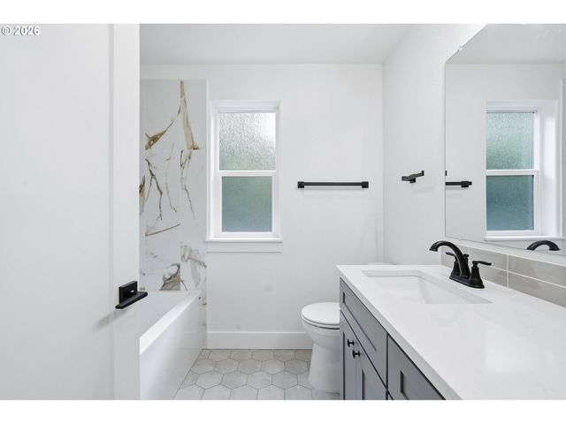 532 S TEXAS St, Portland, OR 97219