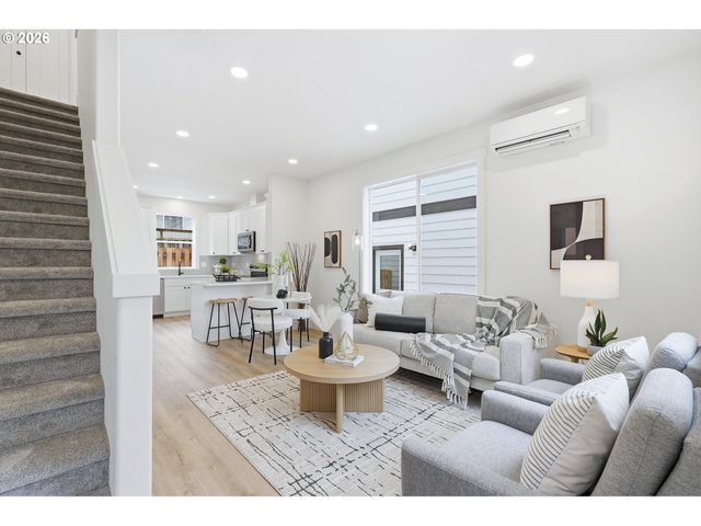 532 S TEXAS St, Portland, OR 97219