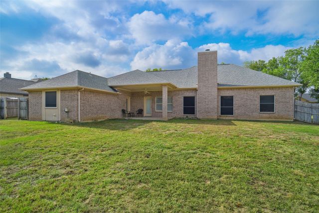 809 Amon Trail, Azle, TX 76020