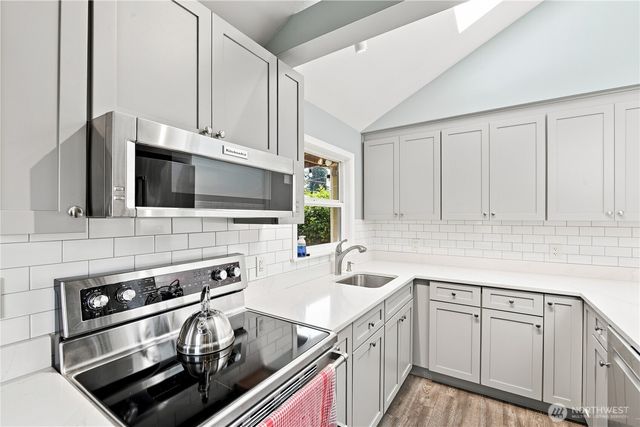 5920 39th Avenue SW, Seattle, WA 98136