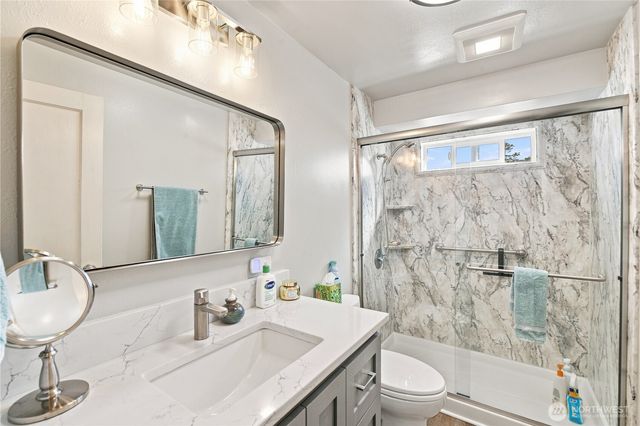 5920 39th Avenue SW, Seattle, WA 98136