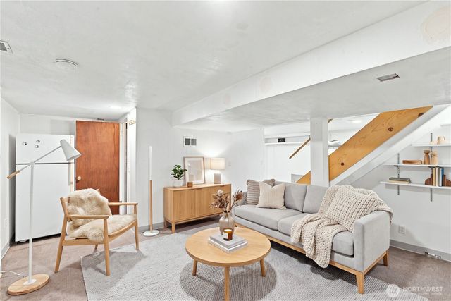 5920 39th Avenue SW, Seattle, WA 98136