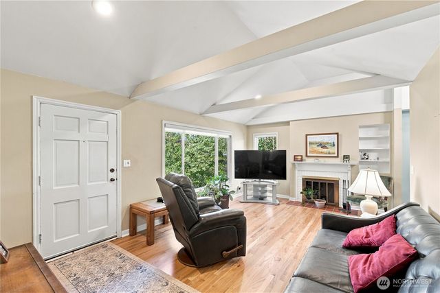 5920 39th Avenue SW, Seattle, WA 98136