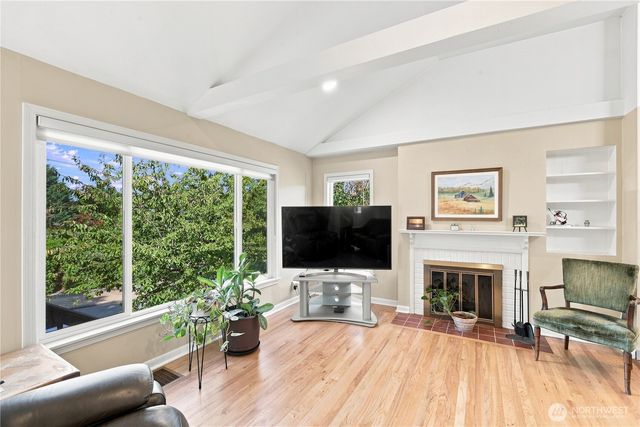 5920 39th Avenue SW, Seattle, WA 98136
