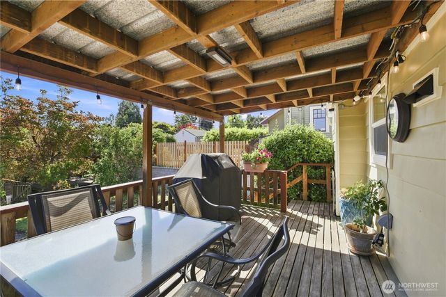 5920 39th Avenue SW, Seattle, WA 98136