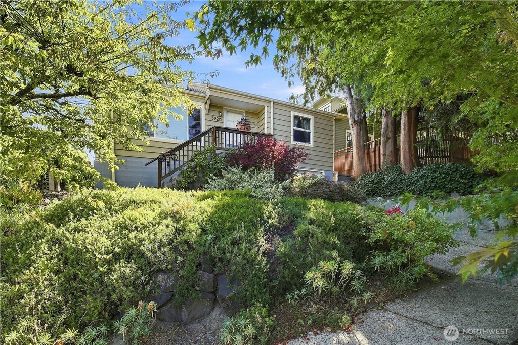 5920 39th Avenue SW, Seattle, WA 98136
