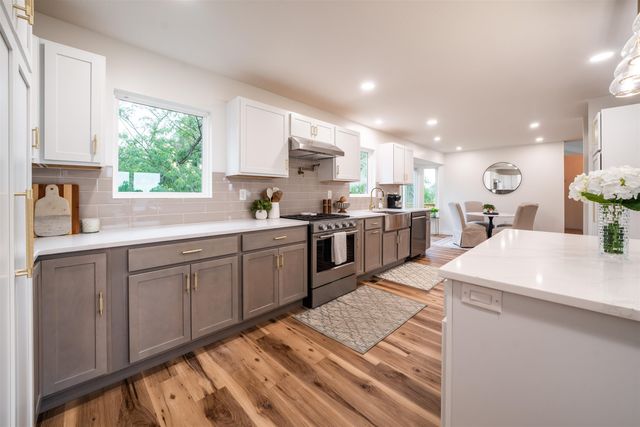 9501 E Stafford Ct, Wichita, KS 67207