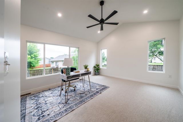 9501 E Stafford Ct, Wichita, KS 67207