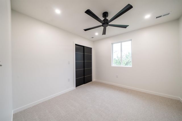 9501 E Stafford Ct, Wichita, KS 67207