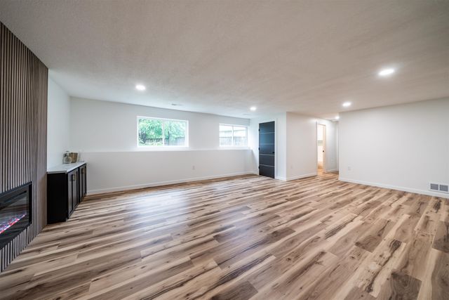 9501 E Stafford Ct, Wichita, KS 67207