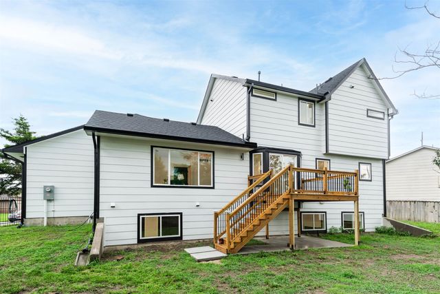 9501 E Stafford Ct, Wichita, KS 67207
