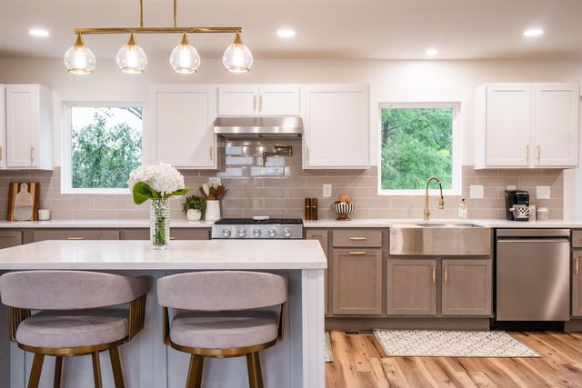 9501 E Stafford Ct, Wichita, KS 67207
