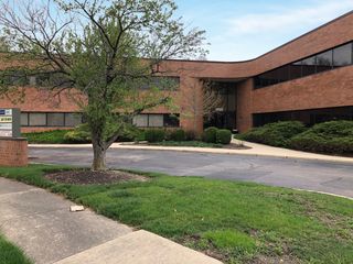 1990 E Algonquin Road, Schaumburg, IL 60173