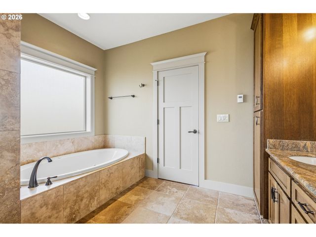 8161 Se MYSTICAL Ln, Salem, OR 97317