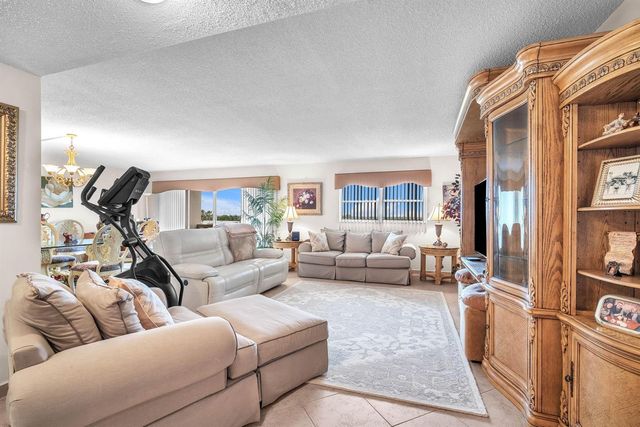 800 NE 195th Street 601, Miami, FL 33179