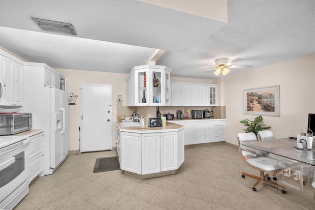 800 NE 195th Street 601, Miami, FL 33179