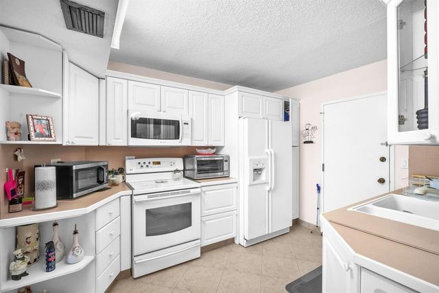 800 NE 195th Street 601, Miami, FL 33179