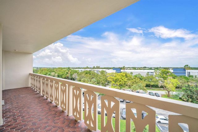 800 NE 195th Street 601, Miami, FL 33179