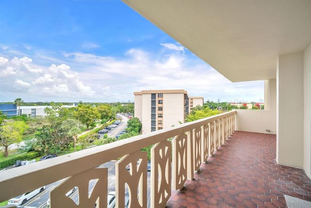 800 NE 195th Street 601, Miami, FL 33179