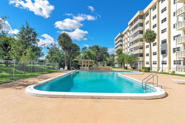 800 NE 195th Street 601, Miami, FL 33179