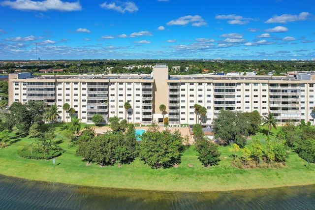 800 NE 195th Street 601, Miami, FL 33179