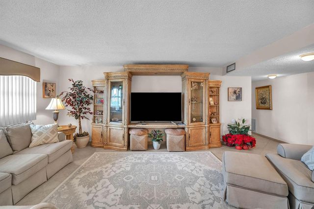 800 NE 195th Street 601, Miami, FL 33179