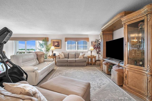 800 NE 195th Street 601, Miami, FL 33179