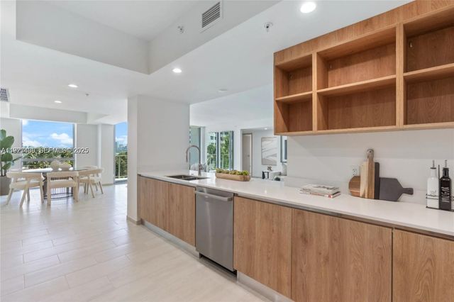 10281 W Bay Harbor Dr 505, Bay Harbor Islands, FL 33154