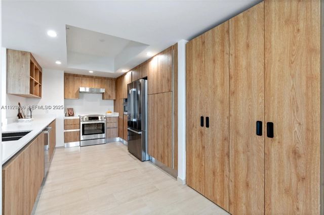 10281 W Bay Harbor Dr 505, Bay Harbor Islands, FL 33154