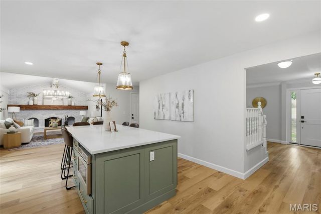 1674 Old Baxter Road, Chesterfield, MO 63017