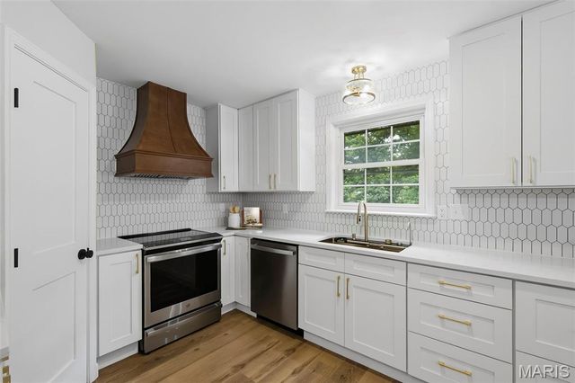 1674 Old Baxter Road, Chesterfield, MO 63017